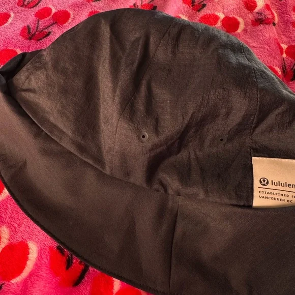 Lululemon Lightweight Bucket Hat - Picture 6 of 6
